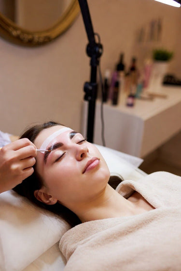 Augenbrauenlifting & Wimpernlifting (Kombi) - Schönheitsatelier Aleksandra HuberAugenbrauenlifting & Wimpernlifting (Kombi)